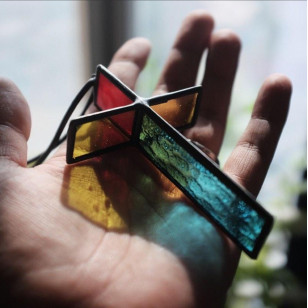 光之十架 ‧ FL尋光集原創 ‧ 手工彩虹玻璃拼接十未架 掛牆十架